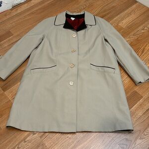 Vintage 1960’s/1970’s unbranded, beige long sleeve mod/car coat. Size 15/16.